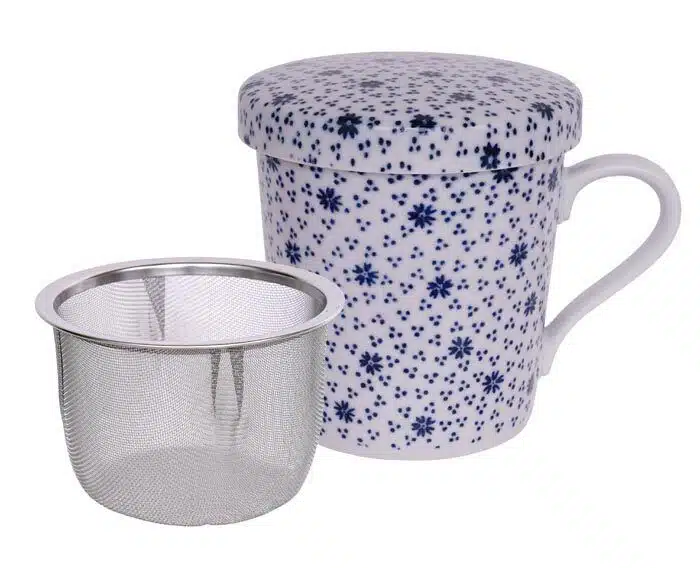 Blue / White tea mug with stainless steel strainer