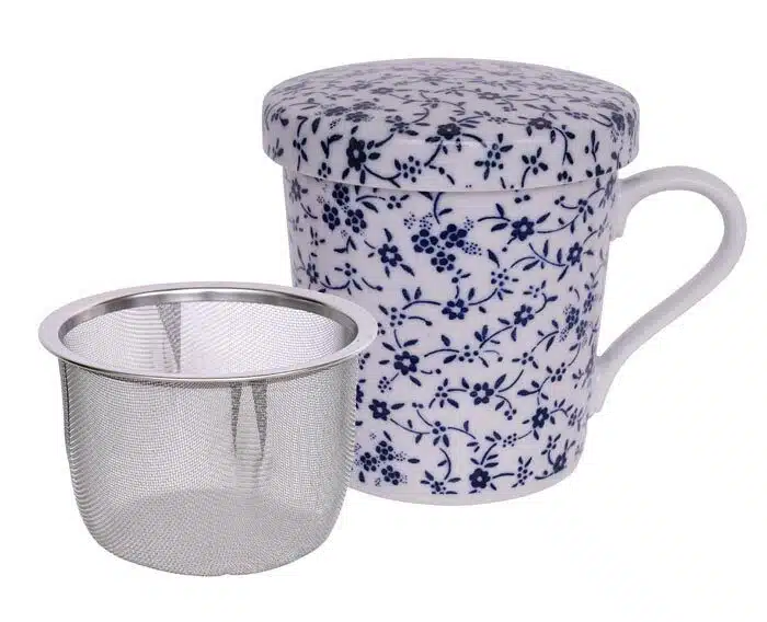 Blue / White tea mug with stainless steel strainer