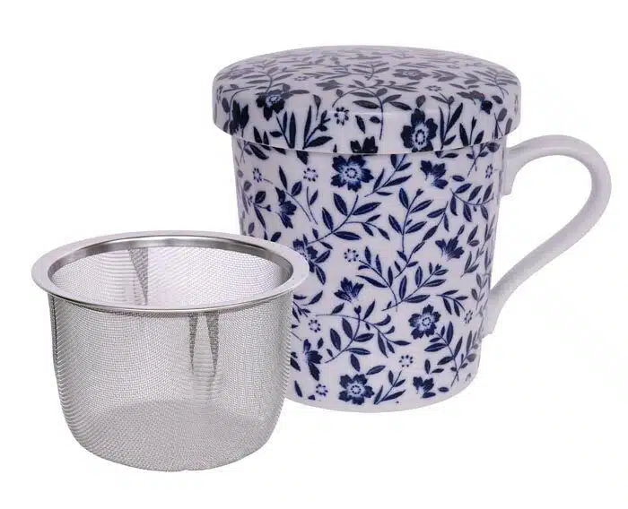 Blue / White tea mug with stainless steel strainer