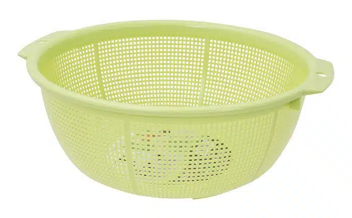 Green plastic sieve tray - 28 x 10.8 cm