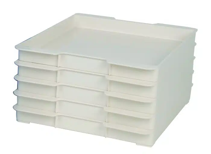 White plastic container - 37.4 x 29.4 x 4.5 cm