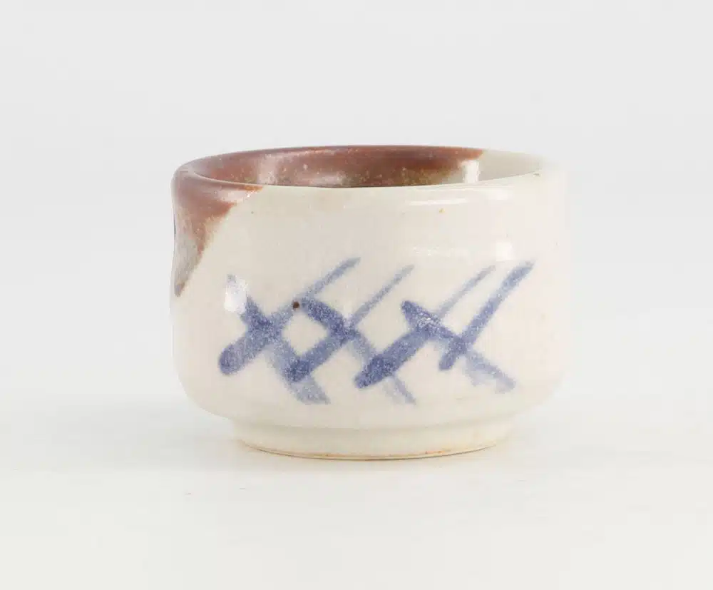 Tokyo Design Studio - Sake cup - Sabi Hankake Shino Tasuki - 6.5x5cm - White/Blue/Brown - Image 3