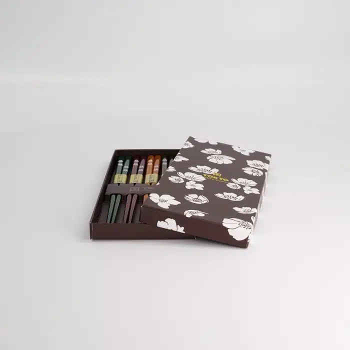 Tokyo Design Studio- Eetstokjes Cadeau Set- Hout Zwart Witte Bloem - Image 4