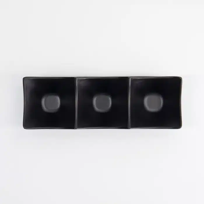Ensemble de 3 coupelles à sauce de haute qualité Finition noire élégante d'Iwate Dimensions : 18,7x6,2x4,4 cm, capacité : 114 ml Idéales pour les sauces, dips et petits accompagnements Fabriquées en mélamine durable, légères et résistantes - Image 2