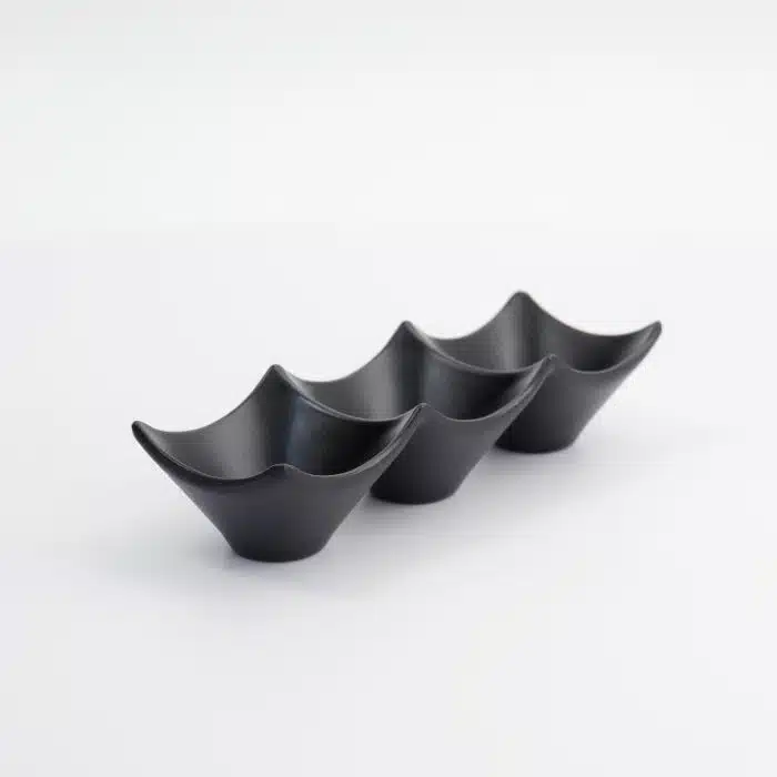 Ensemble de 3 coupelles à sauce de haute qualité Finition noire élégante d'Iwate Dimensions : 18,7x6,2x4,4 cm, capacité : 114 ml Idéales pour les sauces, dips et petits accompagnements Fabriquées en mélamine durable, légères et résistantes - Image 3