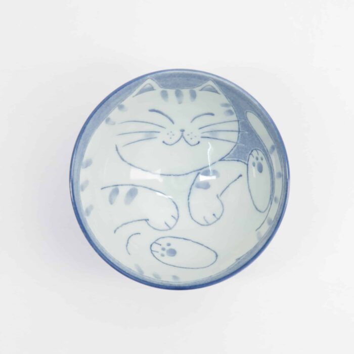 Un bol japonais plein de douceur et de style. Bol à riz avec motif chat Kawaii Dimensions : 11,5 x 6 cm | Contenance : 300 ml Céramique japonaise de haute qualité Compatible lave-vaisselle et micro-ondes Idéal pour riz, snacks et petits plats - Image 4