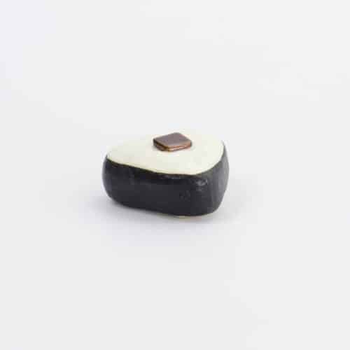 Tokyo Design Studio – Kawaii – Chopstick Rest – Konbu Onigiri – 3,5 x 3,5 x 1,7 cm
