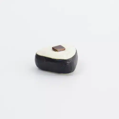 Tokyo Design Studio – Kawaii – Chopstick Rest – Konbu Onigiri – 3,5 x 3,5 x 1,7 cm