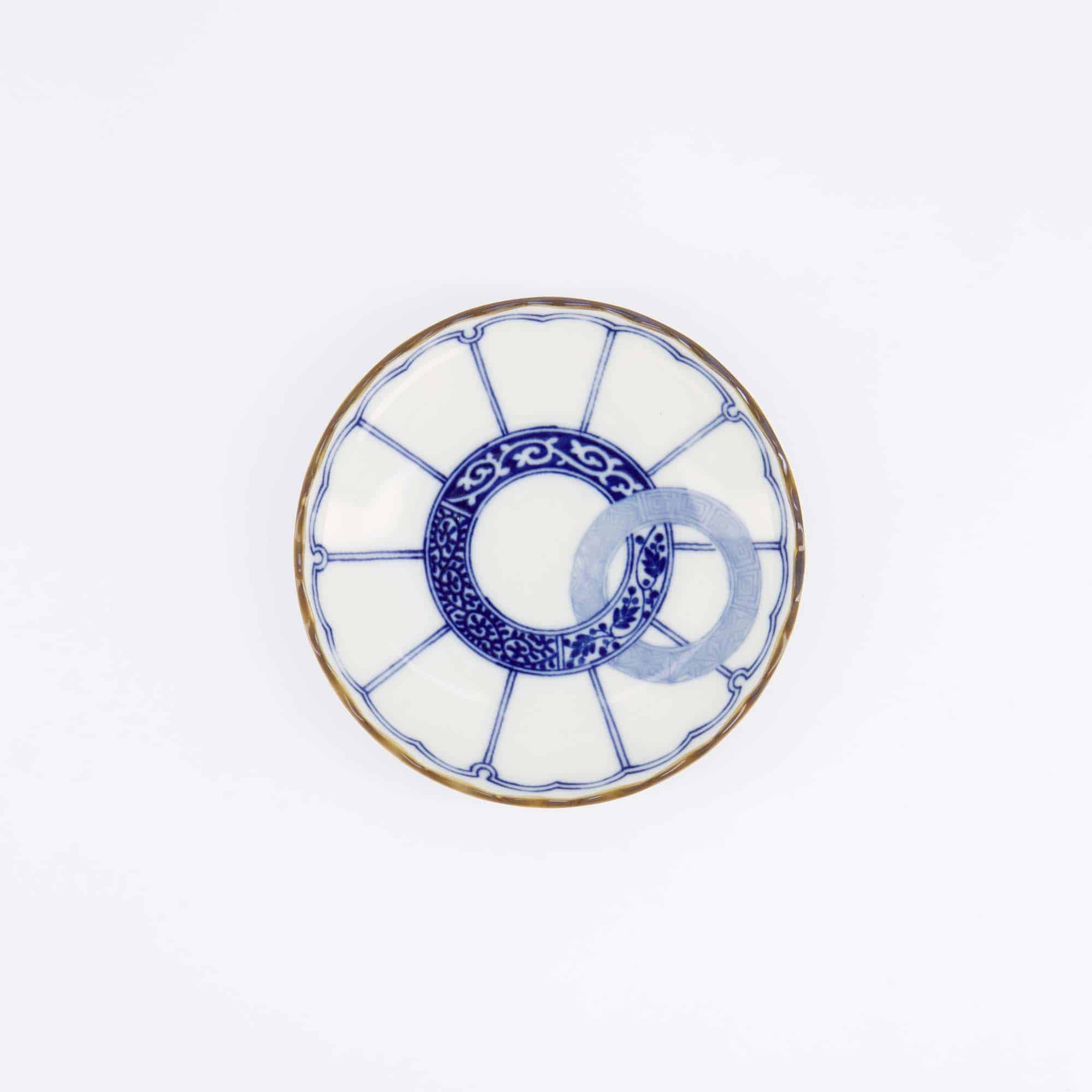Plate measuring 12.2 x 2.7 cm Traditional Watsunagi design in blue Ideal for sushi, appetizers, desserts, and side dishes Authentic Japanese appearance Made from high-quality porcelain Suitable for everyday use and elegant dining - Image 4