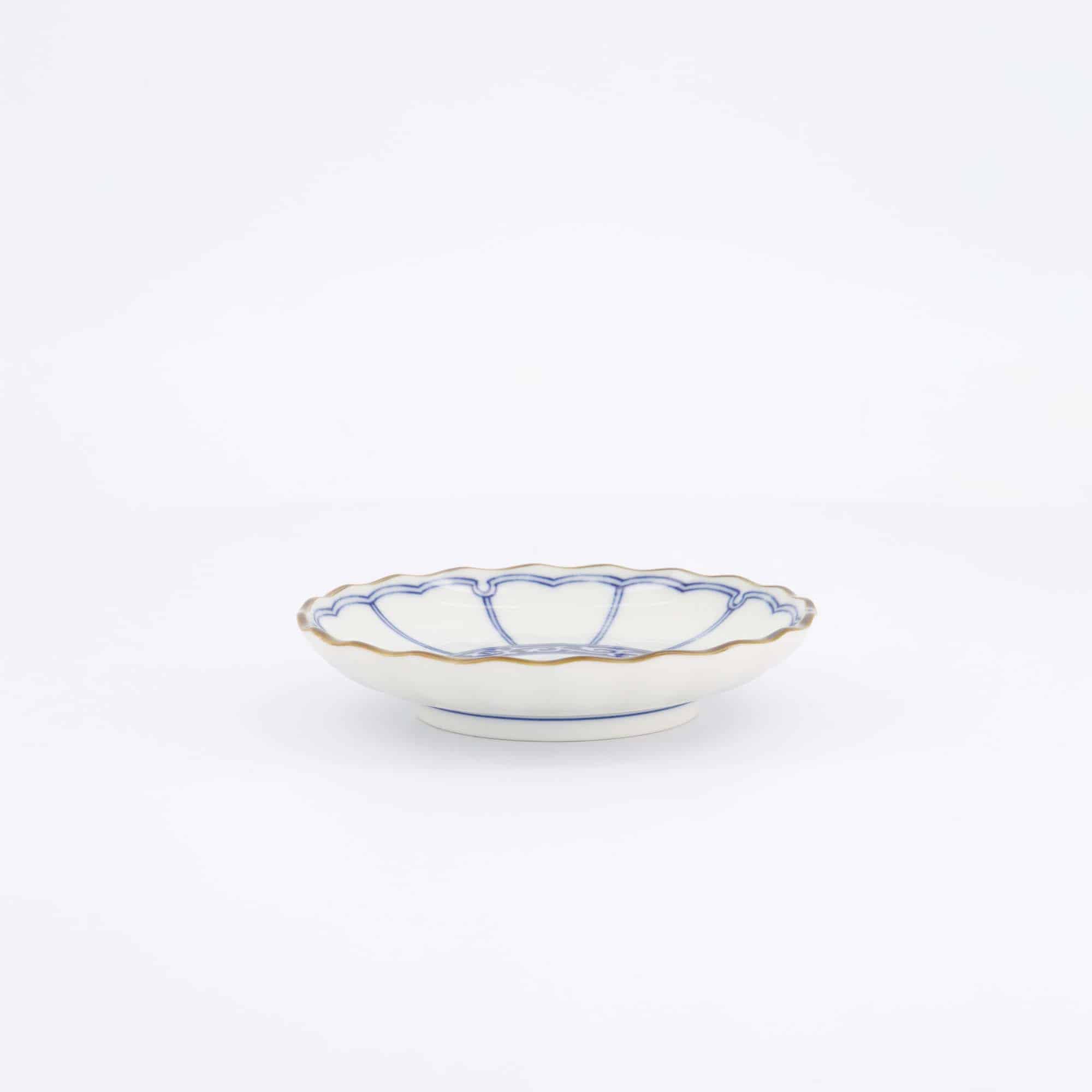 Plate measuring 12.2 x 2.7 cm Traditional Watsunagi design in blue Ideal for sushi, appetizers, desserts, and side dishes Authentic Japanese appearance Made from high-quality porcelain Suitable for everyday use and elegant dining - Image 3