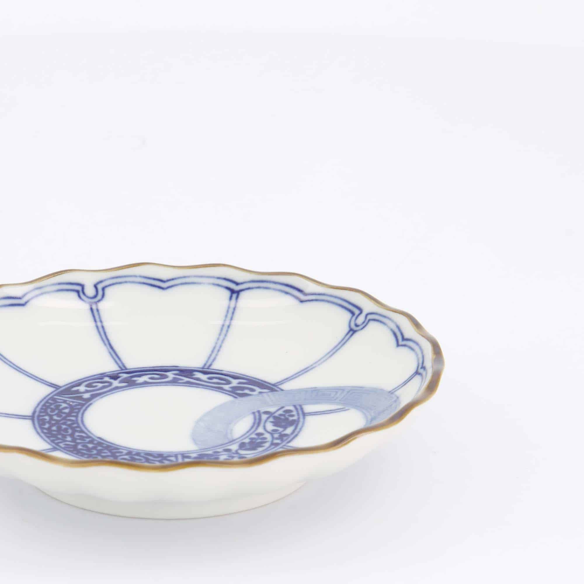 Plate measuring 12.2 x 2.7 cm Traditional Watsunagi design in blue Ideal for sushi, appetizers, desserts, and side dishes Authentic Japanese appearance Made from high-quality porcelain Suitable for everyday use and elegant dining - Image 2